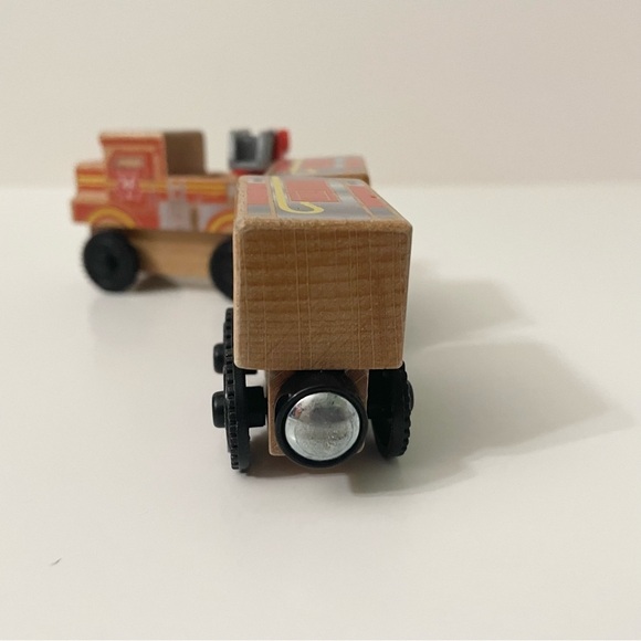 Thomas & Friends Wooden Flynn and Flynns Tender Train - Picture 6 of 16